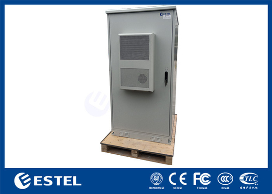Vloer gemonteerde kast buiten 19 inch rek met PDU, airconditioning en sensoren