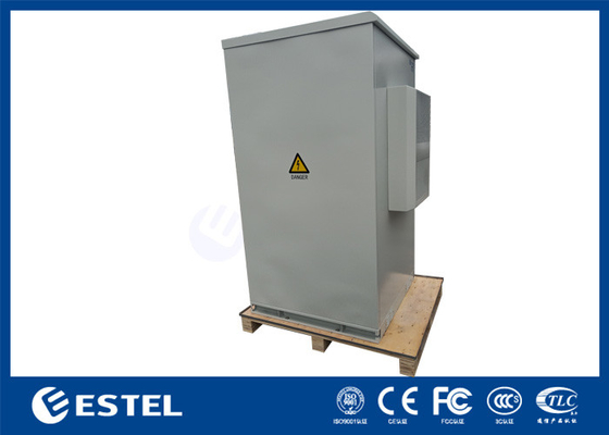 Vloer gemonteerde kast buiten 19 inch rek met PDU, airconditioning en sensoren