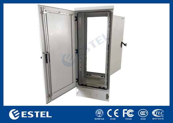IP65 Outdoor Telecom Cabinet Aluminiumplaat met dubbele deuren Natuurlijke ventilatie