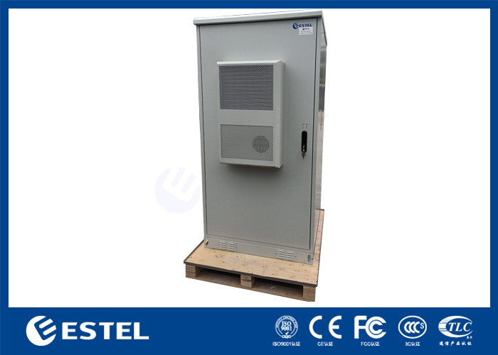 Vloer gemonteerde kast buiten 19 inch rek met PDU, airconditioning en sensoren